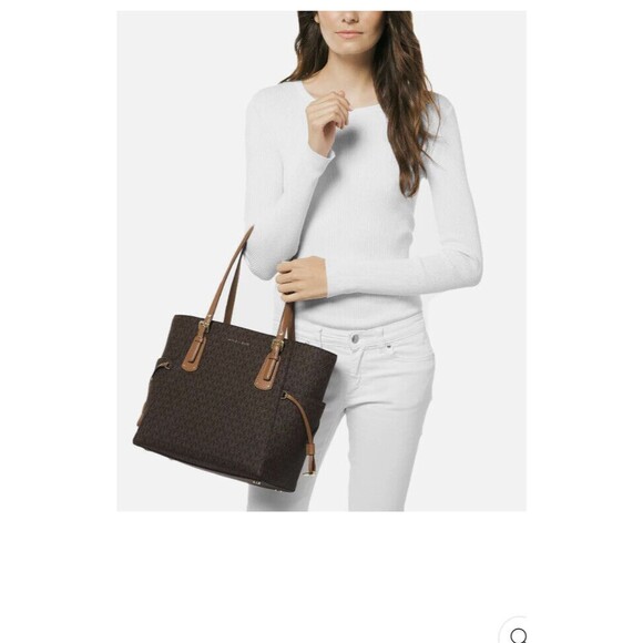 MICHAEL KORS VOYAGER EAST WEST LOGO SIGNATURE TOTE BAG Brown - Picture 3 of 9